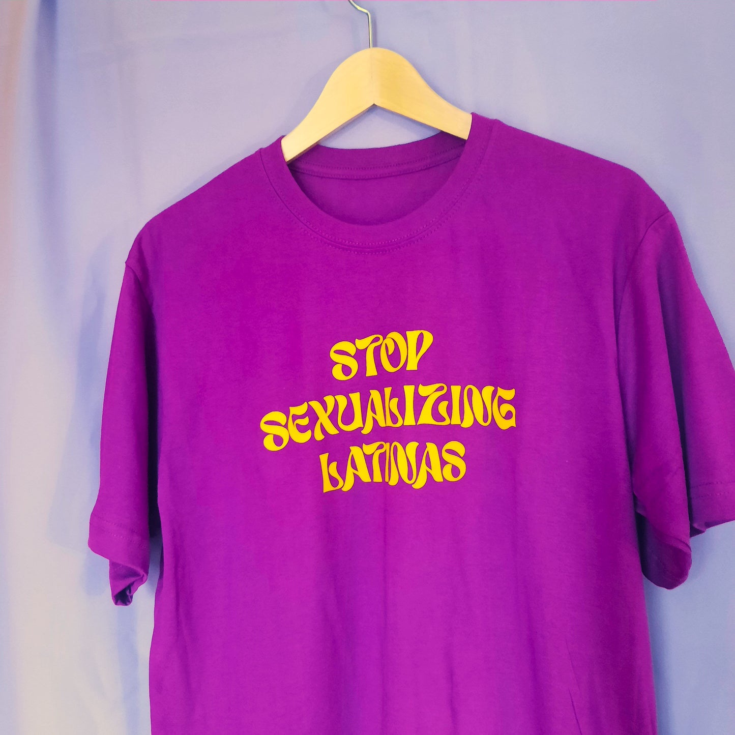 Camiseta "Stop Sexualizing latinas"