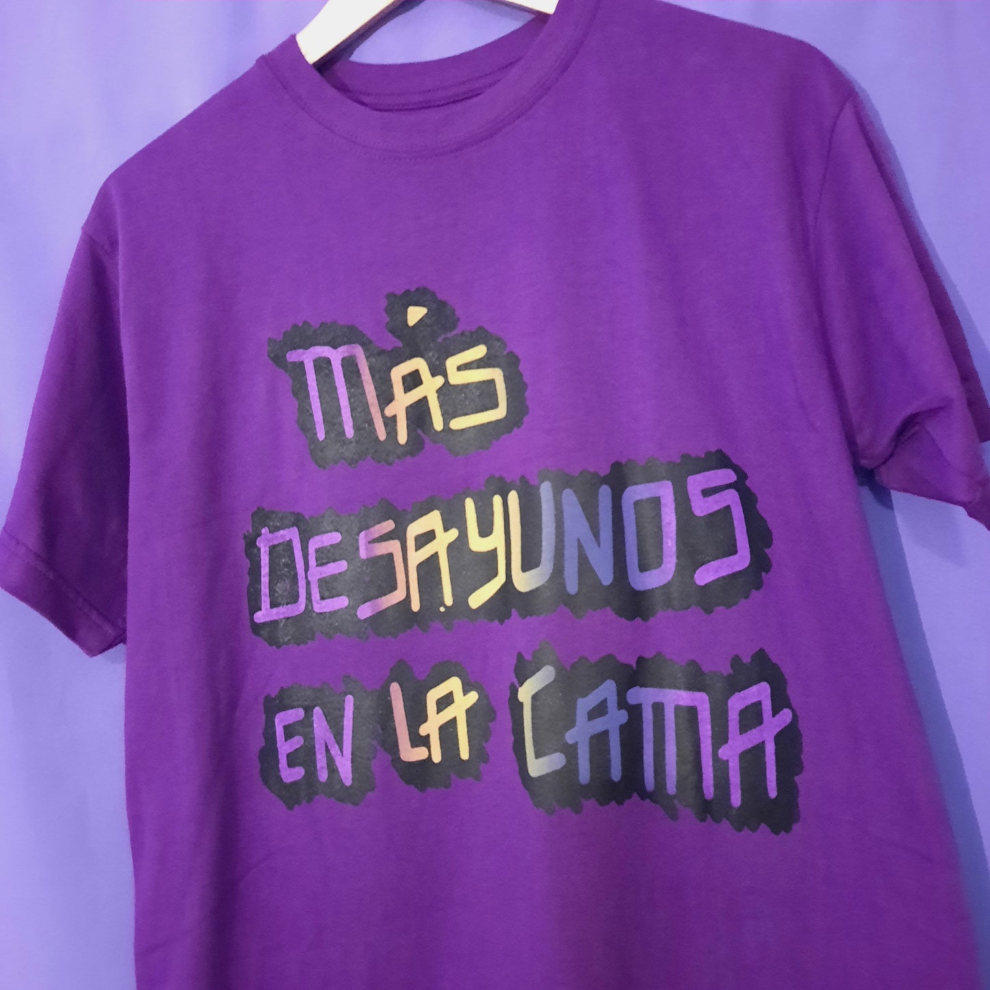 Camiseta "Más desayunos en la cama"