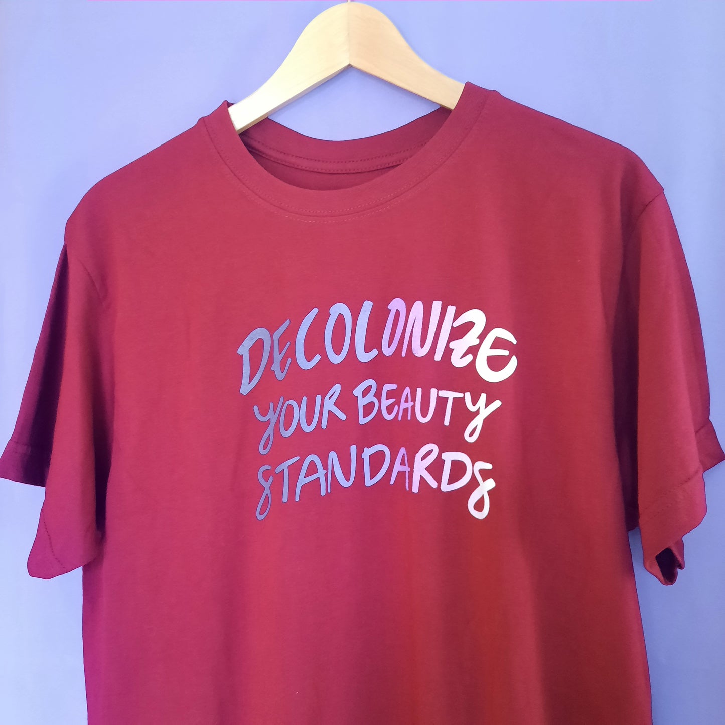 Camiseta "Decolonize your Beauty Standards"