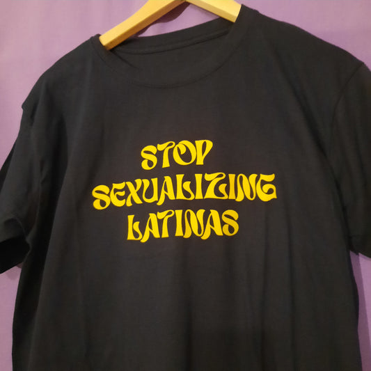 Camiseta "Stop Sexualizing latinas"