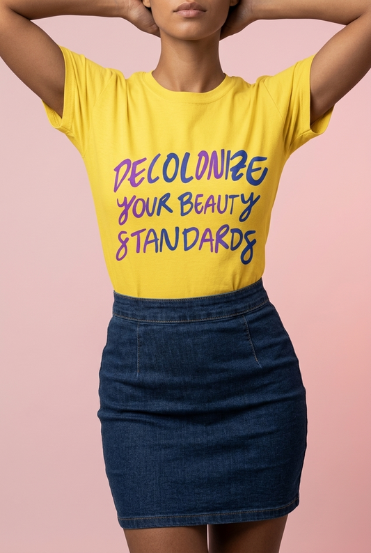 Camiseta "Decolonize your Beauty Standards"